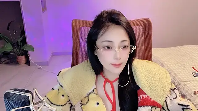 Daisy-77 online show from April 2026 06:10:01 PM