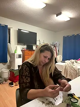 Snapshot of Hotslut187 chatting on January 2026 03:10:02 AM Hotslut187 online show from January 2026 03:10:02 AM