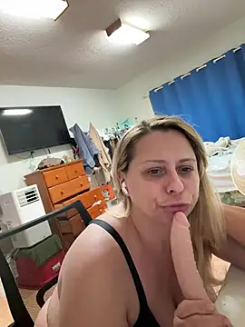 Snapshot of Hotslut187 chatting on April 2026 04:57:01 AM Hotslut187 online show from April 2026 04:57:01 AM