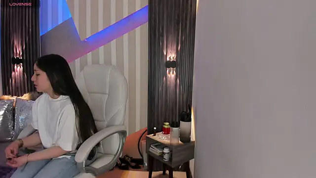 emily layton online show from February 2025 03:39:01 PM