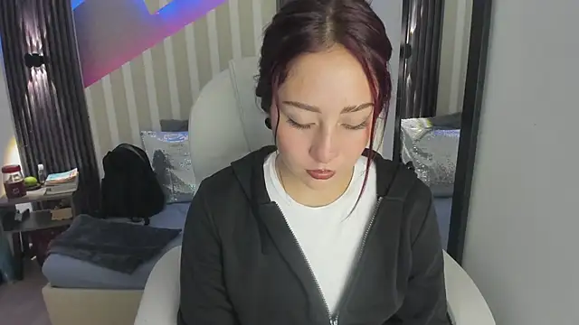 emily layton online show from February 2026 12:27:02 AM