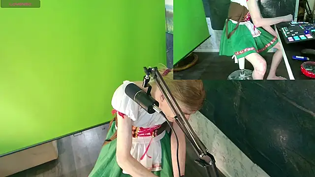 Snapshot of Doggyray44 chatting on December 2024 10:21:02 PM Doggyray44 online show from December 2024 10:21:02 PM