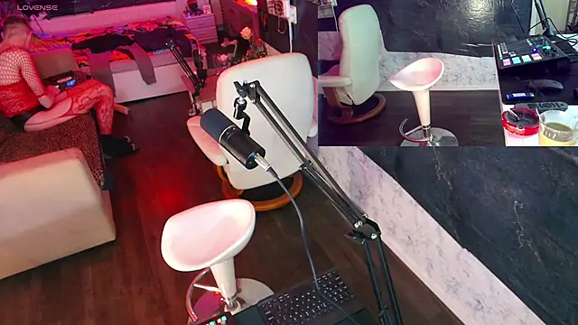 Snapshot of Doggyray44 chatting on December 2024 01:10:02 PM Doggyray44 online show from December 2024 01:10:02 PM