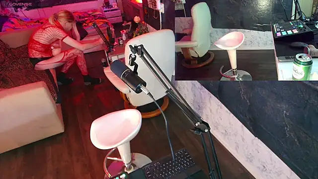 Snapshot of Doggyray44 chatting on December 2024 11:34:02 PM Doggyray44 online show from December 2024 11:34:02 PM