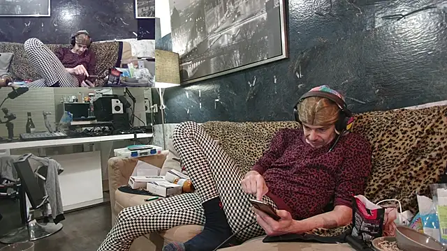 Snapshot of Doggyray44 chatting on February 2025 02:33:02 AM Doggyray44 online show from February 2025 02:33:02 AM