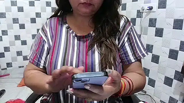 Snapshot of bhabhi_jaan11 chatting on April 2026 06:33:01 AM bhabhi jaan11 online show from April 2026 06:33:01 AM