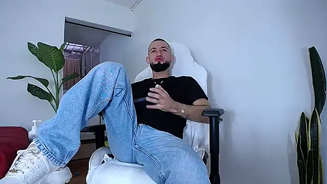 Snapshot of diamond_black00 chatting on October 2025 09:48:02 PM diamond black00 online show from October 2025 09:48:02 PM