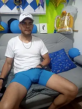 latinmartin73 online show from October 2025 02:39:02 AM