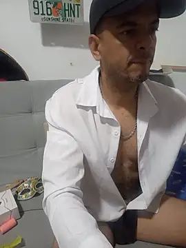 latinmartin73 online show from November 2025 04:15:02 AM