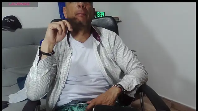 latinmartin73 online show from March 2026 12:39:01 AM