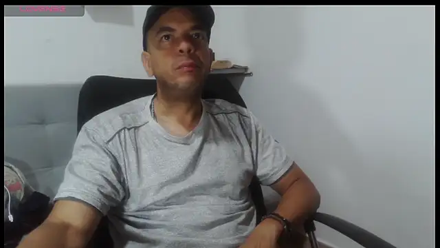 latinmartin73 online show from April 2026 05:18:02 AM