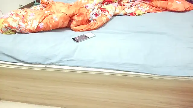 Snapshot of huzi518 chatting on December 2025 01:02:01 AM huzi518 online show from December 2025 01:02:01 AM