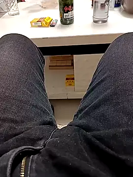 Snapshot of huzi518 chatting on February 2026 01:54:01 PM huzi518 online show from February 2026 01:54:01 PM