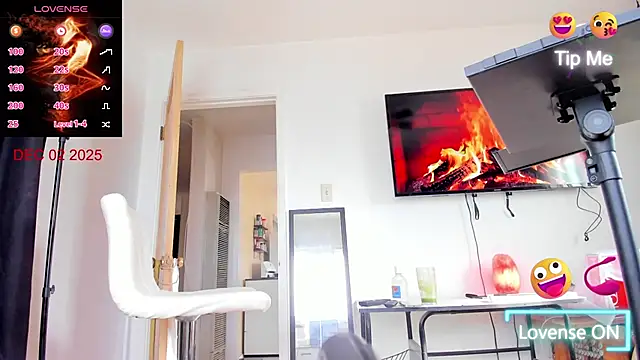 Snapshot of mistressnatty chatting on December 2025 06:14:03 PM mistressnatty online show from December 2025 06:14:03 PM