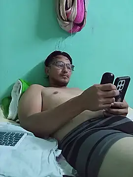 Andresguz35 online show from November 2025 05:51:02 AM