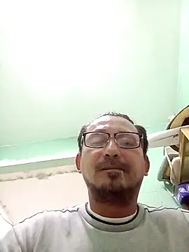 Andresguz35 online show from February 2026 07:50:02 PM