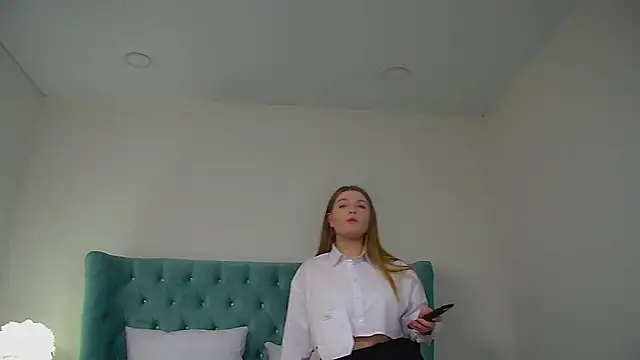 CrystalLyons online show from October 2025 08:06:01 AM