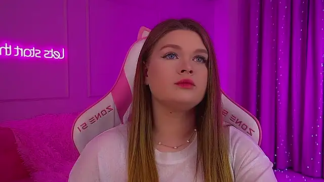 Snapshot of CrystalLyons chatting on February 2026 06:24:02 PM CrystalLyons online show from February 2026 06:24:02 PM