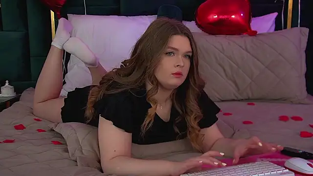 Snapshot of CrystalLyons chatting on February 2026 06:34:02 PM CrystalLyons online show from February 2026 06:34:02 PM