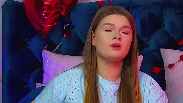 Snapshot of CrystalLyons chatting on February 2026 06:08:01 AM CrystalLyons online show from February 2026 06:08:01 AM