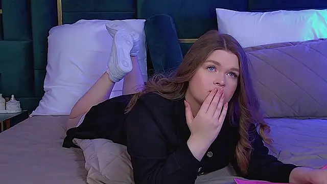 CrystalLyons online show from March 2026 06:28:02 AM