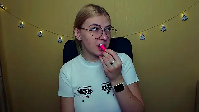 Snapshot of Luna_Lush_ chatting on December 2024 09:06:02 AM Luna Lush  online show from December 2024 09:06:02 AM