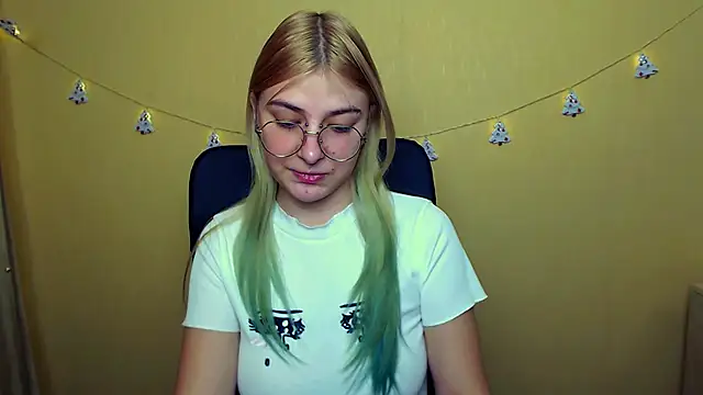 Snapshot of Luna_Lush_ chatting on December 2024 12:13:01 PM Luna Lush  online show from December 2024 12:13:01 PM