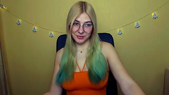 Snapshot of Luna_Lush_ chatting on December 2024 09:13:01 AM Luna Lush  online show from December 2024 09:13:01 AM