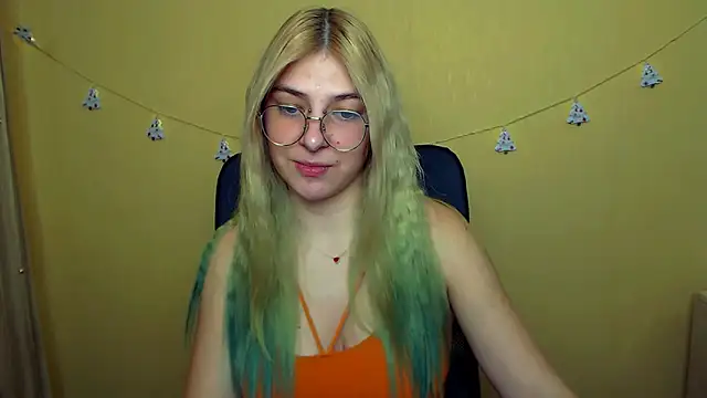 Snapshot of Luna_Lush_ chatting on December 2024 12:33:02 PM Luna Lush  online show from December 2024 12:33:02 PM