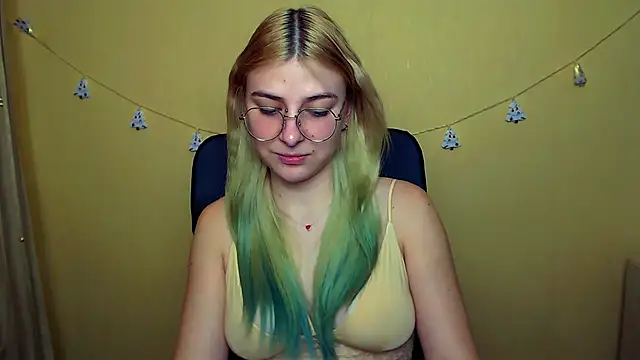 Snapshot of Luna_Lush_ chatting on December 2024 12:34:02 PM Luna Lush  online show from December 2024 12:34:02 PM