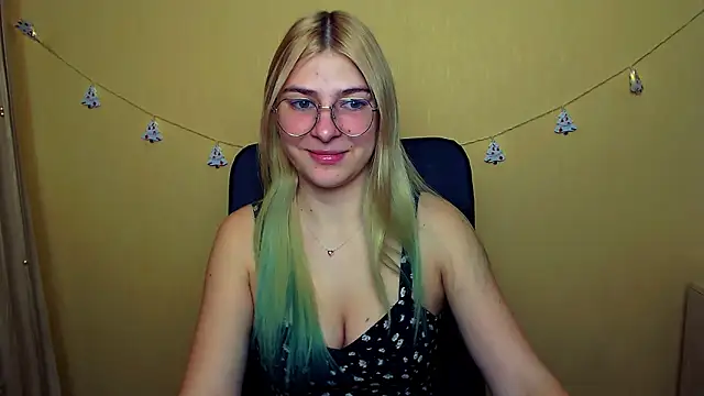 Snapshot of Luna_Lush_ chatting on December 2024 09:21:02 AM Luna Lush  online show from December 2024 09:21:02 AM