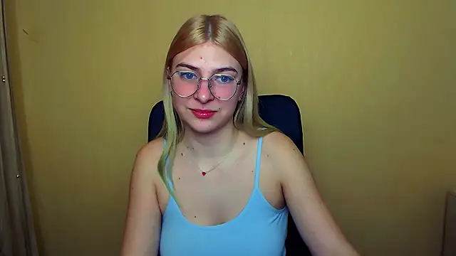 Snapshot of Luna_Lush_ chatting on January 2025 08:21:02 AM Luna Lush  online show from January 2025 08:21:02 AM