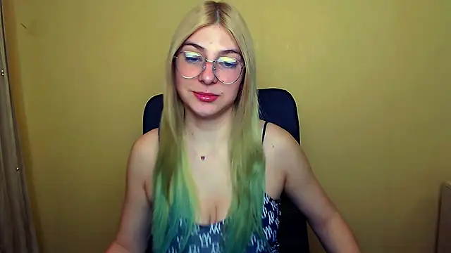 Snapshot of Luna_Lush_ chatting on January 2025 08:27:02 AM Luna Lush  online show from January 2025 08:27:02 AM