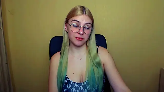 Snapshot of Luna_Lush_ chatting on January 2025 11:32:02 AM Luna Lush  online show from January 2025 11:32:02 AM