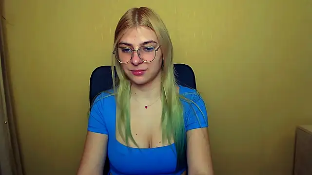 Snapshot of Luna_Lush_ chatting on January 2025 08:31:02 AM Luna Lush  online show from January 2025 08:31:02 AM