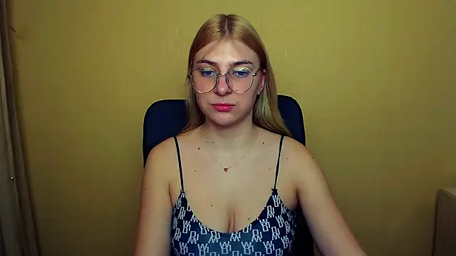 Snapshot of Luna_Lush_ chatting on January 2025 08:29:01 AM Luna Lush  online show from January 2025 08:29:01 AM