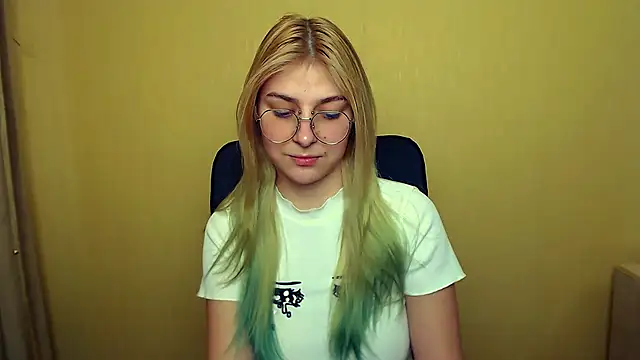 Snapshot of Luna_Lush_ chatting on January 2025 12:48:02 PM Luna Lush  online show from January 2025 12:48:02 PM