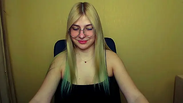 Snapshot of Luna_Lush_ chatting on February 2025 08:24:01 AM Luna Lush  online show from February 2025 08:24:01 AM