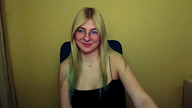 Snapshot of Luna_Lush_ chatting on February 2025 11:27:02 AM Luna Lush  online show from February 2025 11:27:02 AM