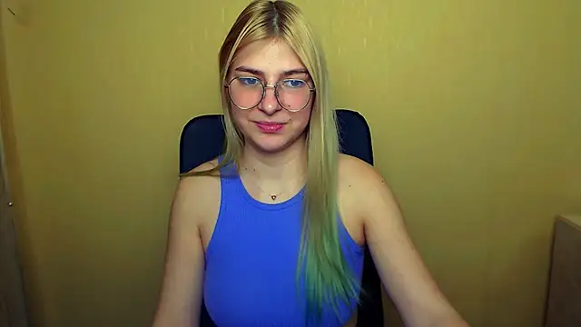 Snapshot of Luna_Lush_ chatting on February 2025 12:26:02 PM Luna Lush  online show from February 2025 12:26:02 PM