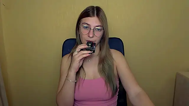 Snapshot of Luna_Lush_ chatting on September 2025 08:30:01 AM Luna Lush  online show from September 2025 08:30:01 AM