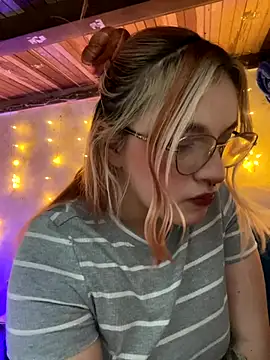 SophiaWeestt99 online show from November 2025 03:09:02 AM