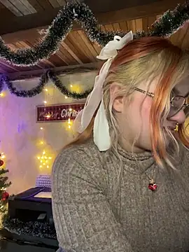 Snapshot of SophiaWeestt99 chatting on December 2025 05:57:01 AM SophiaWeestt99 online show from December 2025 05:57:01 AM