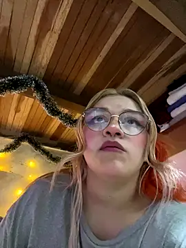 Snapshot of SophiaWeestt99 chatting on December 2025 05:03:02 AM SophiaWeestt99 online show from December 2025 05:03:02 AM