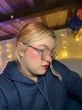 Snapshot of SophiaWeestt99 chatting on January 2026 04:27:02 AM SophiaWeestt99 online show from January 2026 04:27:02 AM