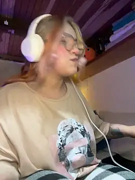 Snapshot of SophiaWeestt99 chatting on February 2026 05:11:01 AM SophiaWeestt99 online show from February 2026 05:11:01 AM