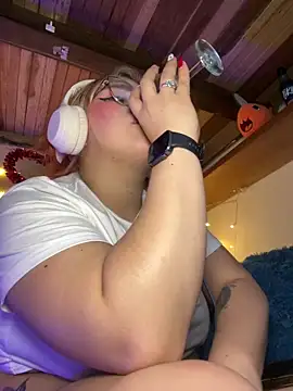 Snapshot of SophiaWeestt99 chatting on February 2026 06:26:01 AM SophiaWeestt99 online show from February 2026 06:26:01 AM