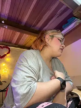 Snapshot of SophiaWeestt99 chatting on February 2026 03:39:01 AM SophiaWeestt99 online show from February 2026 03:39:01 AM