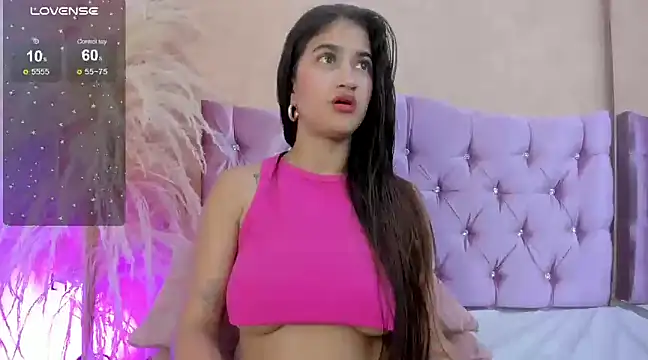 Snapshot of MIIAHERNANDEZ chatting on January 2025 10:48:01 PM MIIAHERNANDEZ online show from January 2025 10:48:01 PM