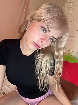 Snapshot of SirenitySirenxx chatting on January 2025 01:42:02 AM SirenitySirenxx online show from January 2025 01:42:02 AM